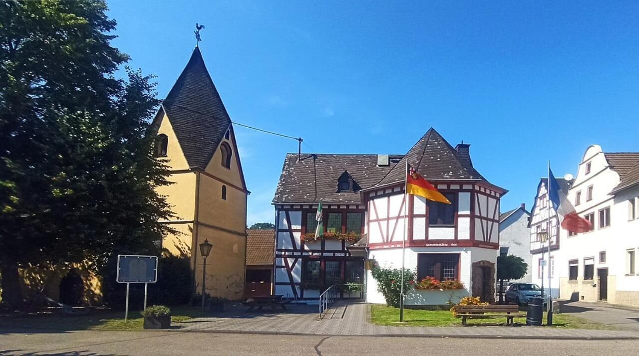 Ferienwohnung Neli Am Rhein Rheinbrohl Zewnętrze zdjęcie